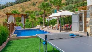 Bazén v ubytování Villa Gamor Frigiliana by Ruralidays nebo v jeho okolí