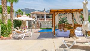 Bazén v ubytování Villa Gamor Frigiliana by Ruralidays nebo v jeho okolí