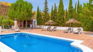 Bazén v ubytovaní Casa Rocio y Paloma Vinuela by Ruralidays alebo v jeho blízkosti