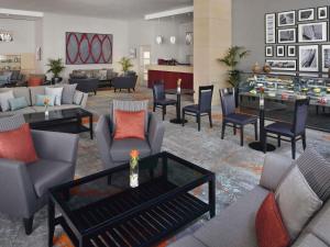 Posezení v ubytování Mövenpick Hotel & Apartments Bur Dubai