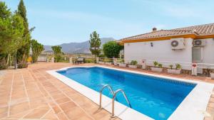 Bazén v ubytovaní Casa Rocio y Paloma Vinuela by Ruralidays alebo v jeho blízkosti