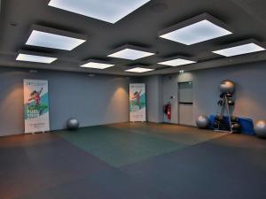 Fitness centrum a/nebo fitness zařízení v ubytování Mövenpick Hotel & Apartments Bur Dubai