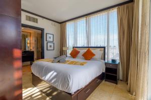 Un pat sau paturi într-o cameră la Penthouse with Private Rooftop +16 fotografii