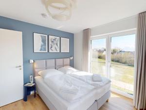 Una cama o camas en una habitación de Lighthouse Duhner Spitze - W07