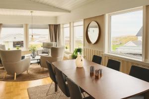 a living room with a table and chairs at Hus med panoramutsikt i Bud in Bud