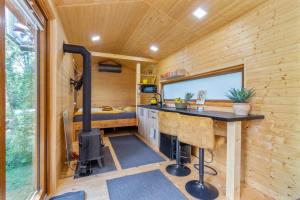 Kuchyň nebo kuchyňský kout v ubytování Glamping - Maringotka u Tobíka