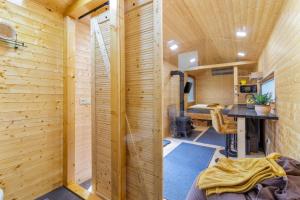 TV a/nebo společenská místnost v ubytování Glamping - Maringotka u Tobíka