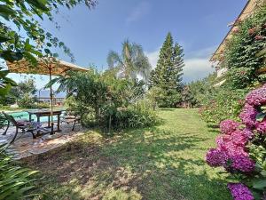 Ogród w obiekcie Petit coin de paradis, vue panoramique mer &montagne, piscine privée...
