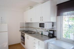 Kuchyň nebo kuchyňský kout v ubytování Apartamentos Casa Torres - Adults Only