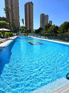 Πισίνα στο ή κοντά στο Luxury new construction two bedrooms with stunning views