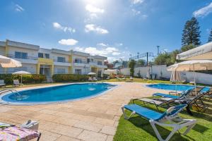 Foto dalla galleria di Apartamentos Santa Teresinha ad Alvor