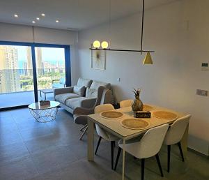 Χώρος καθιστικού στο Luxury new construction two bedrooms with stunning views +30 φωτογραφίες