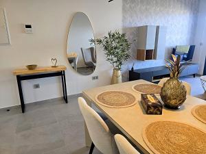 Χώρος καθιστικού στο Luxury new construction two bedrooms with stunning views