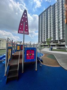 Ο χώρος παιχνιδιού για παιδιά στο Premium Studio with Gym and Pool Access in Subang Mas