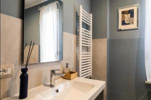 a bathroom with a white sink and a mirror at RRooms-Locazione Turistica in Monterotondo +17 photos