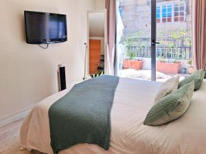 Postel nebo postele na pokoji v ubytování Apartamento con terraza, centro histórico de Noia