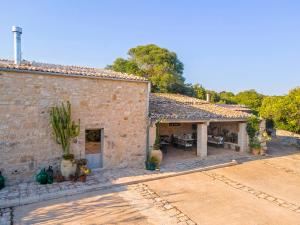 Casa de piedra con patio en A Casa Ruah - IsulaTravel, en Scuola