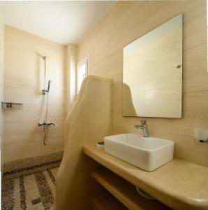 Koupelna v ubytování Selini Ηotel