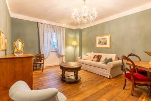 Ένα ή περισσότερα κρεβάτια σε δωμάτιο στο Historic Castle Overlooking Garfagnana Valley +32 φωτογραφίες