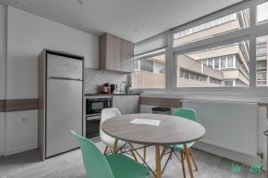 Η κουζίνα ή μικρή κουζίνα στο Louis Vicat 1 - CI - Appartement for 4 - Parc Expo P de Versailles