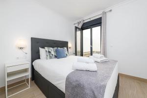Posteľ alebo postele v izbe v ubytovaní Nueva 22 Suites in Nerja by Solaga Holiday Homes