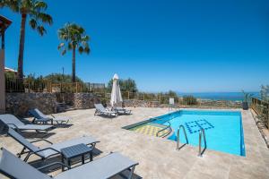 Πισίνα στο ή κοντά στο Maroulas Villas Ioanna & Stavros, Private Pools, BBQ & SeaView, By ThinkVilla +46 φωτογραφίες