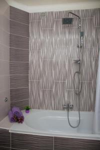 Ένα μπάνιο στο Apartments Timea +27 φωτογραφίες