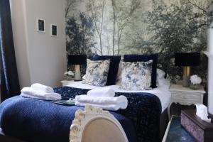 The Gateway Hotel客房内的一张或多张床位