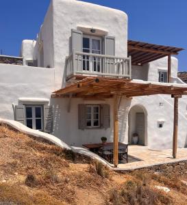 a white house with a porch and a balcony at Akra in Houlakia
