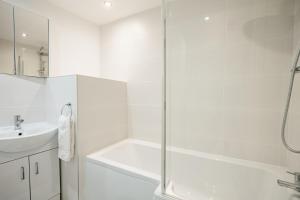 Gallery image of City Centre Luxury Spacious Apartment - Business & Leisure stays in Hull +22 photos