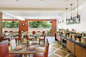 Gallery image of The Avenue Center Hotel in Cochin