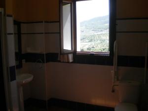 Koupelna v ubytování Apartamentos Rurales El Cañuelo de Carcabuey