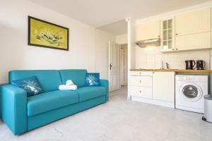 Kuchyňa alebo kuchynka v ubytovaní Studio Vue Mer, Piscine, 5 Mn Monaco Et Plages + 10 fotografií