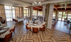 Reštaurácia alebo iné gastronomické zariadenie v ubytovaní Hotel Aria