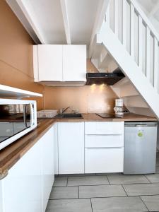 Kuchyň nebo kuchyňský kout v ubytování Détente en famille Maison 2ch & pisicine