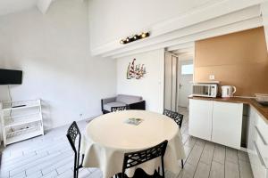 Kuchyň nebo kuchyňský kout v ubytování Détente en famille Maison 2ch & pisicine + 14 fotografií