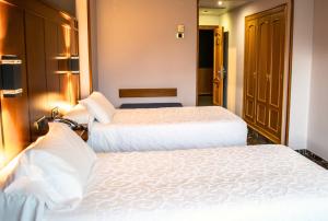 Postel nebo postele na pokoji v ubytování Hotel Condestable Iranzo