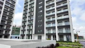 un grand immeuble avec de nombreuses fenêtres dans l'établissement Uzuri studio apartment, à Nairobi