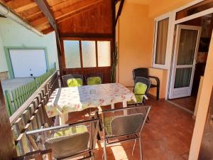 Gallery image of Edit Apartments - Biró Tours Nr 8 in Vonyarcvashegy +53 photos