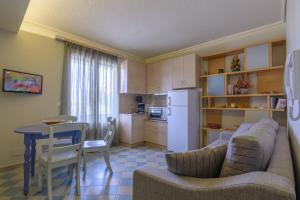 Kuchyňa alebo kuchynka v ubytovaní Fani's Komi Apartments
