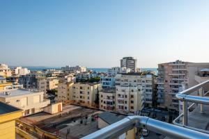 Cảnh Durrës hoặc tầm nhìn thành phố từ căn hộ