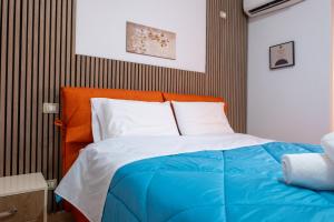 Giường trong phòng chung tại Exelent BnB - Orange Home Shkembi Kavajes Durres