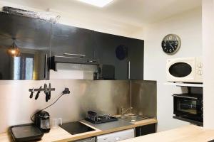 Η κουζίνα ή μικρή κουζίνα στο Pretty cosy pearl close to the sea