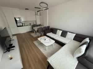 Kuchyň nebo kuchyňský kout v ubytování Erina Luxury Apartments - Free Parking