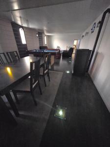 a dining room with a table and a pool table at Péniche LOFT la campanella in Maizy