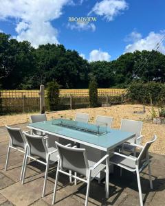 Gallery image of Country Getaway on the Broads with Hot Tub and Fire Pit in Burgh Saint Margaret
