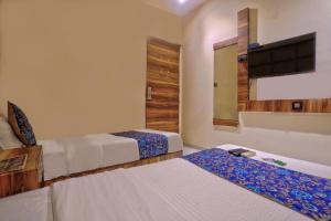 Postel nebo postele na pokoji v ubytování Meriton Buisness Hotel Mumbai International airport T-2