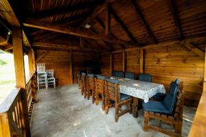 a dining room with a table and chairs in a cabin at Casa Buzaiel,910 in Buzoel