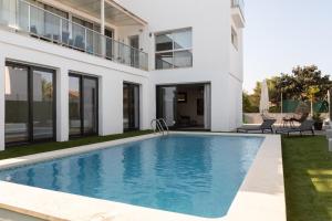 Piscina de la sau aproape de Casa Blanca - Villa con piscina