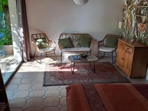 Imagen de la galería de TourTour in the Loire Valley poolside Chalet, en Saint-Avertin